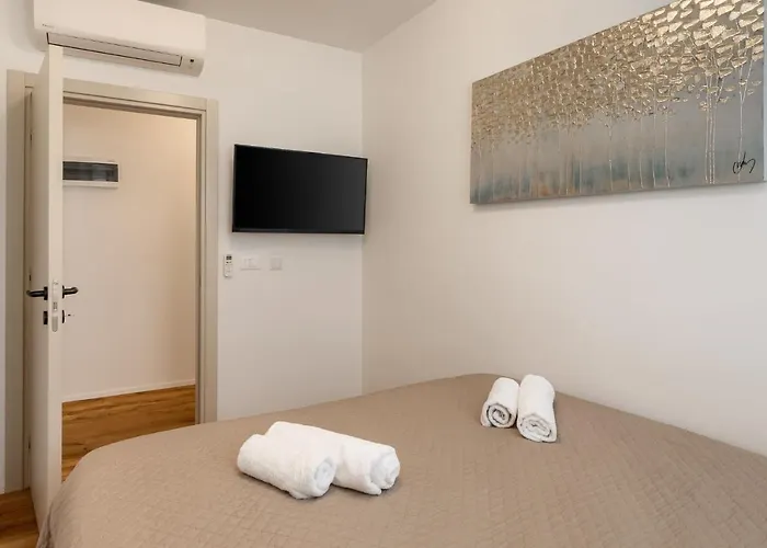 Deluxe Antonija Daire *